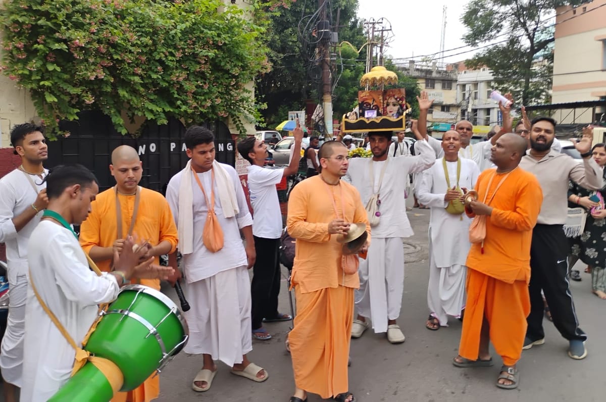Lucknow News: धूमधाम से निकाली हरिनाम संकीर्तन यात्रा