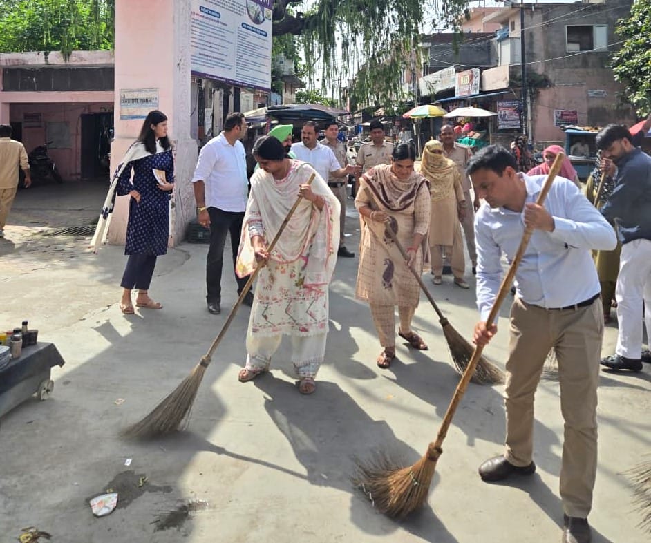 Mayor wields broom during 'Welcome with Cleanliness' campaign