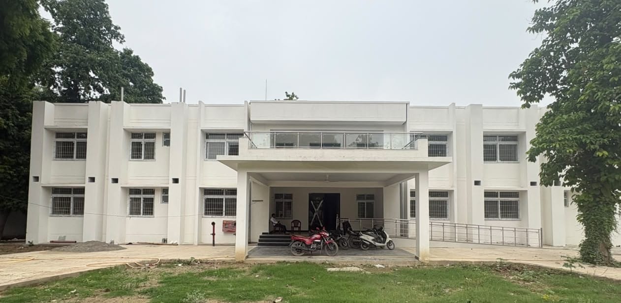 ज्ञानपुर के पुरानी तहसील में निर्माणाधीन राजकीय गेस्ट हाउस। संवाद