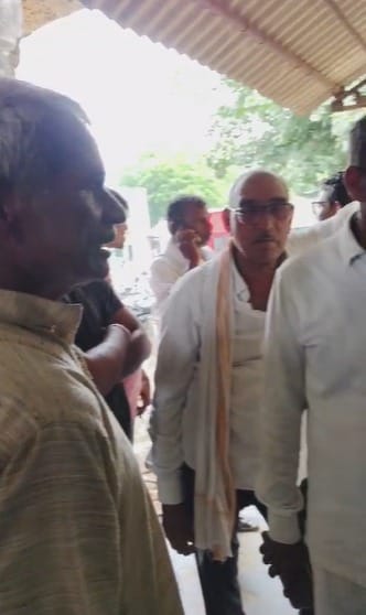 Allegations of selling fertilizer at inflated prices; farmers say receipts are not being issued.