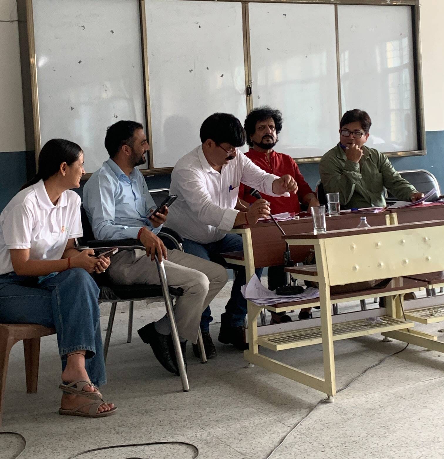 मिंजर मेले की सांस्कृतिक संध्या के लिए ऑडिशन लेते जज।जागरूक पाठक