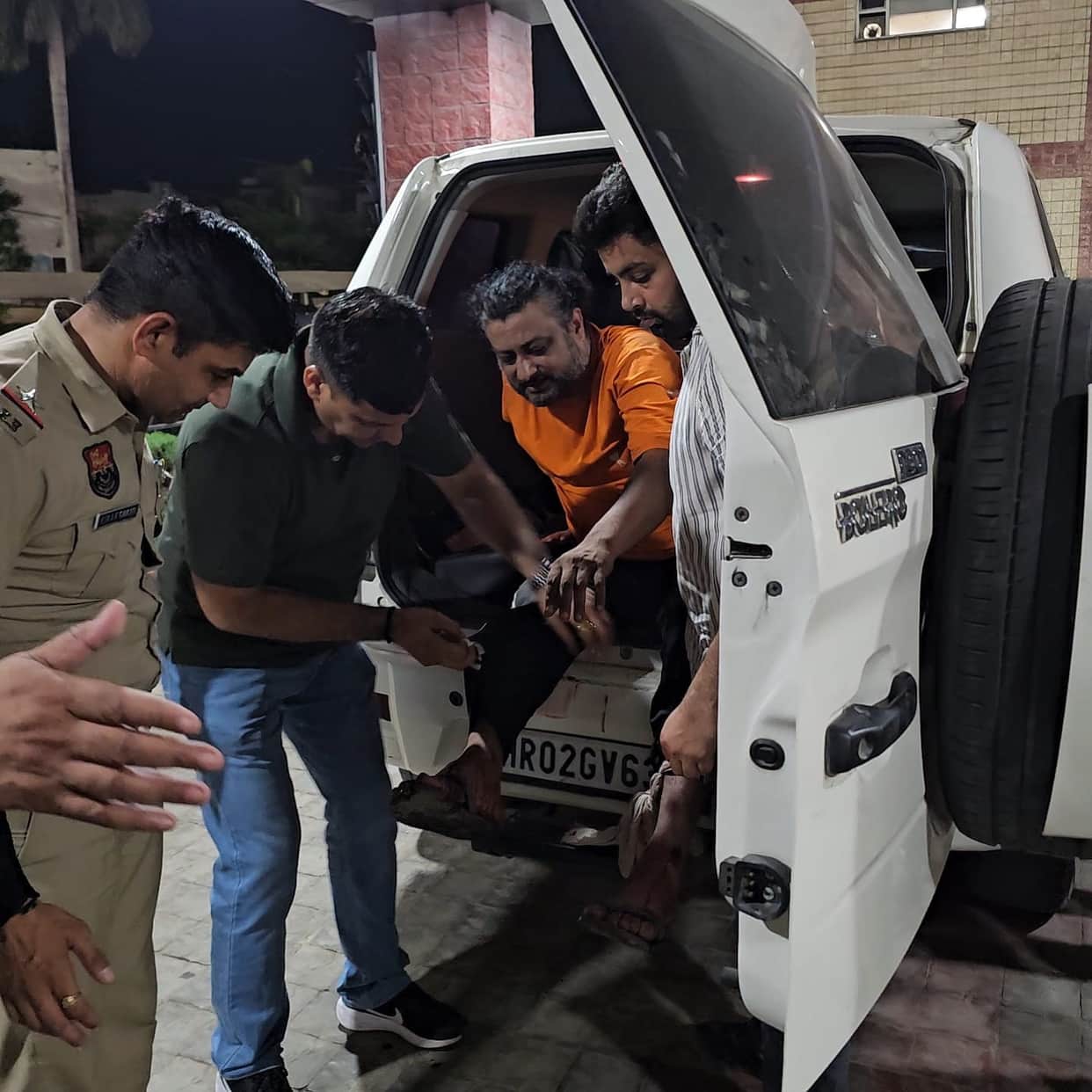 Three miscreants injured in a shootout
