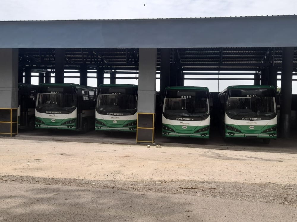 Six new e-buses of the corporation have arrived at the Dharamshala depot.