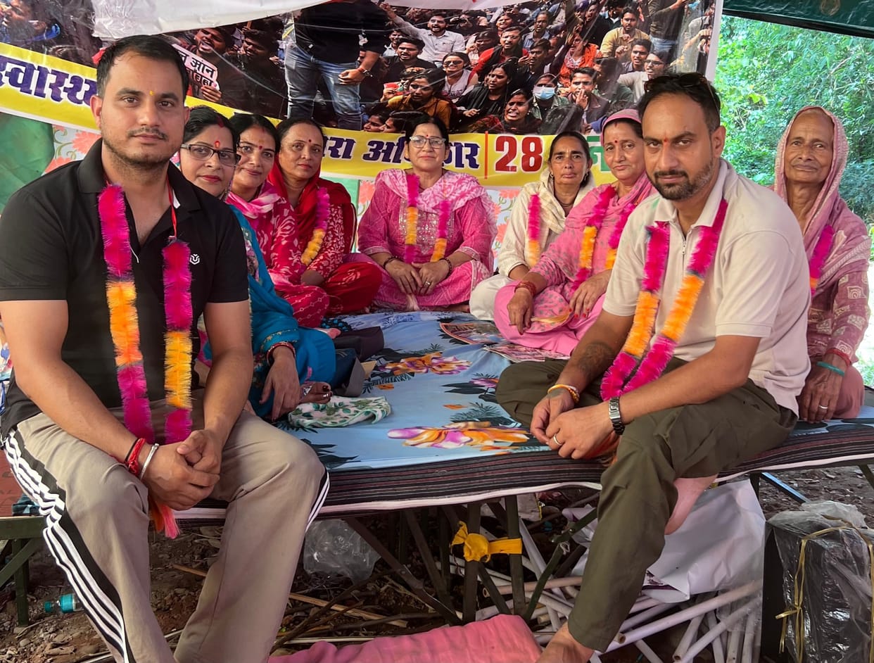 Public agitation continued in Sandhol for the 17th day as well.