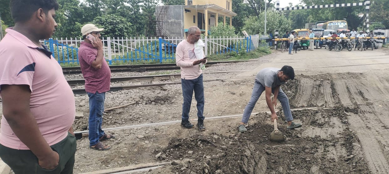 Kumbh Express averted an accident thanks to the gateman's alertness