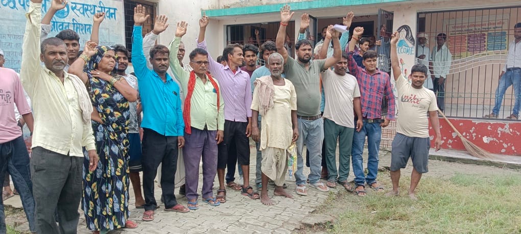Demand for action against the ration dealer and panchayat assistant.