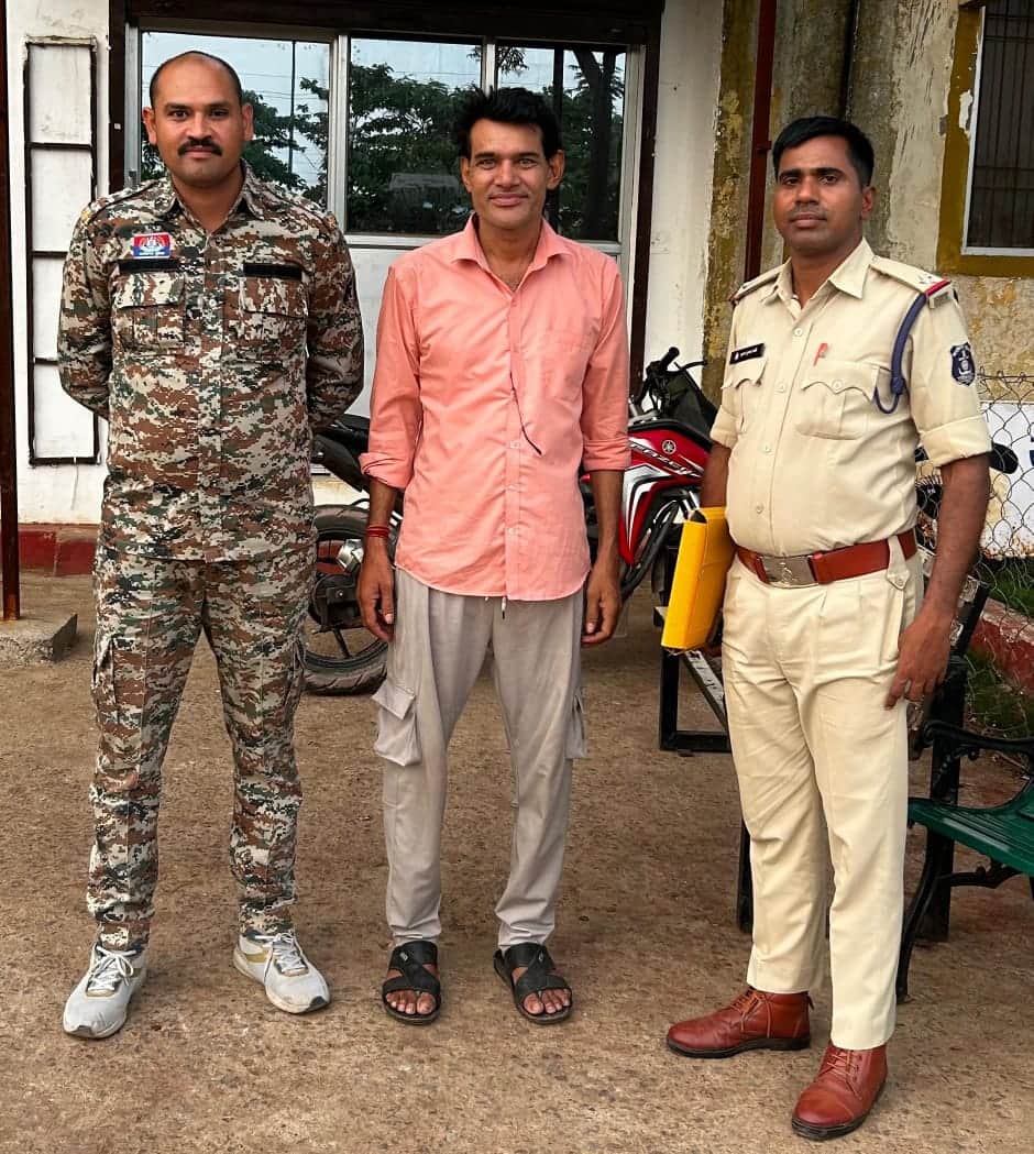 पुलिस की गिरफ्त में आरोपी