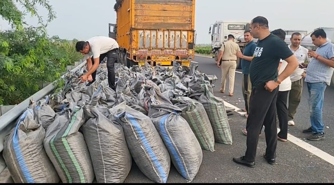 Police seize 1,928 kg of poppy straw concealed in a truck; six accused arrested.