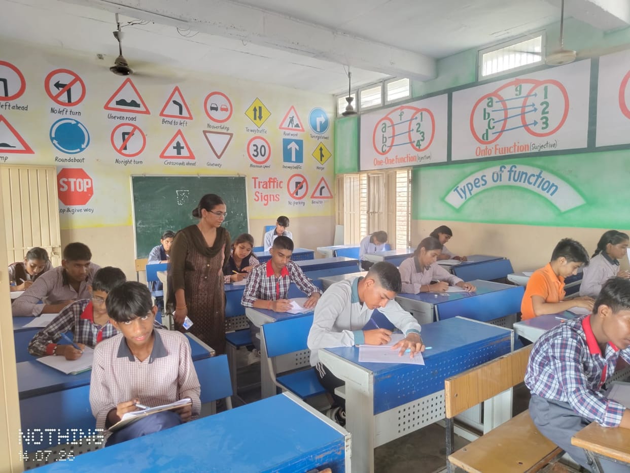 Super-100... 70 students took the first-phase entrance exam; results to be released on the 17th.
