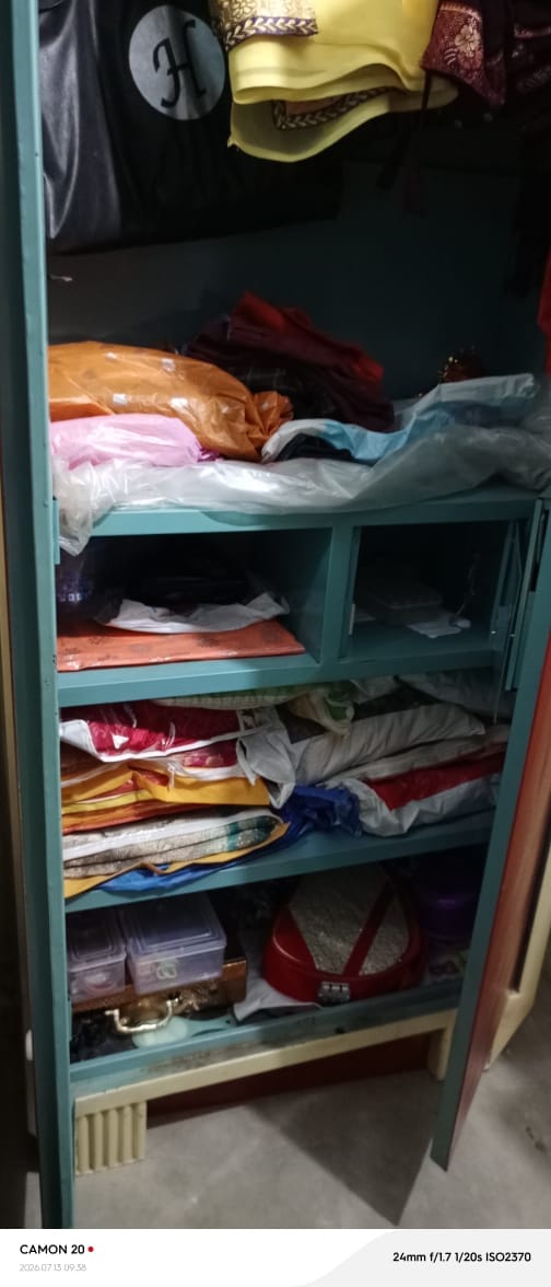 Jewelry worth four lakhs stolen from two houses.
