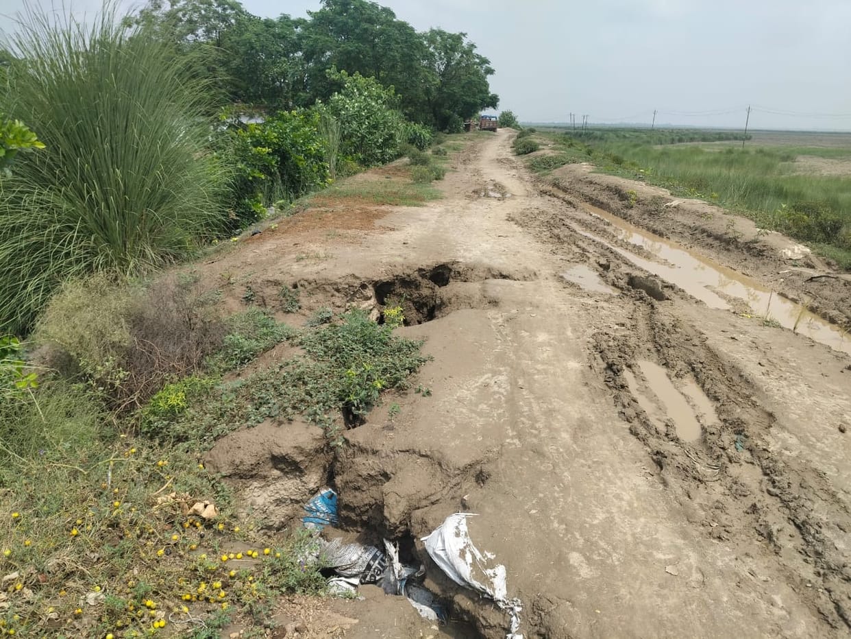 Even after eight years, the 125-crore ring embankment remains incomplete; geo-bags have washed away from a 15-meter section.