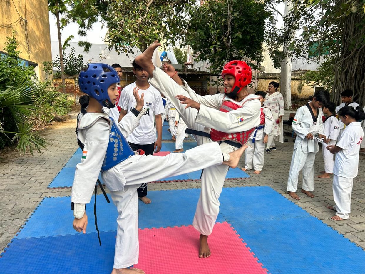Madhav, Dhruv, Gauranshi, and Pari won gold medals in the taekwondo competition.
