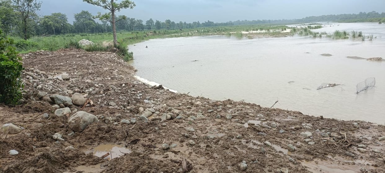 Devha River erosion control project stalled; threat of erosion persists.