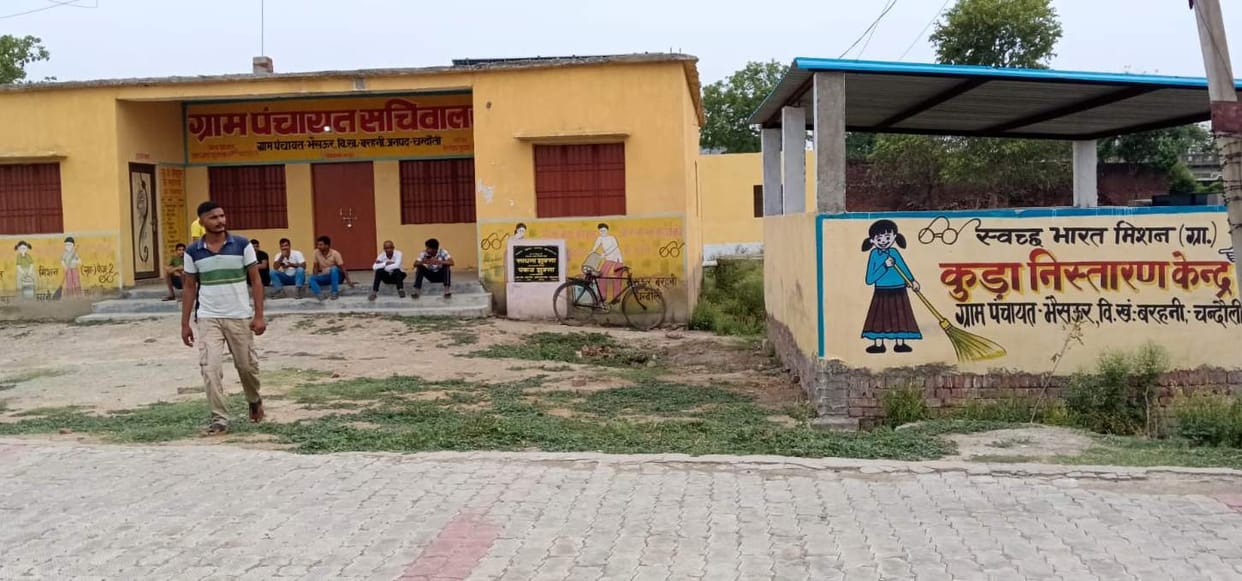 Foul smell emanating from the waste disposal center near the village secretariat; villagers upset.