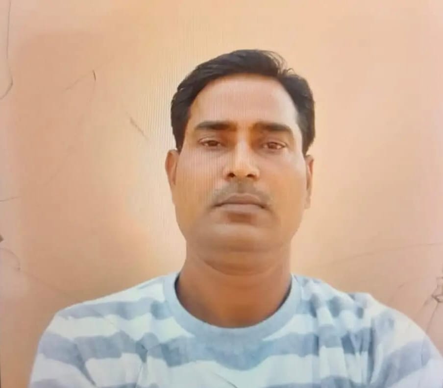 Injured insurance agent dies; mourning in the village.