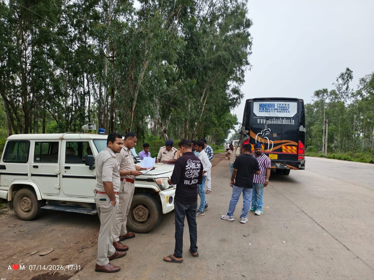Traffic police crack down in Kondagaon and action taken against 33 motorists.