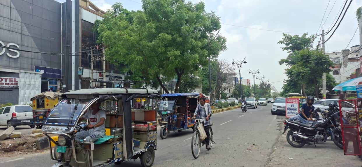 Alternating sunshine and clouds; the humidity was oppressive