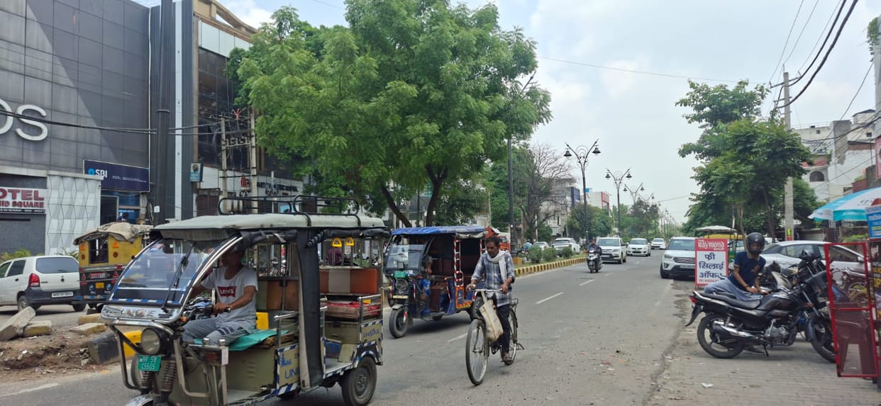 Alternating sunshine and clouds; the humidity was oppressive