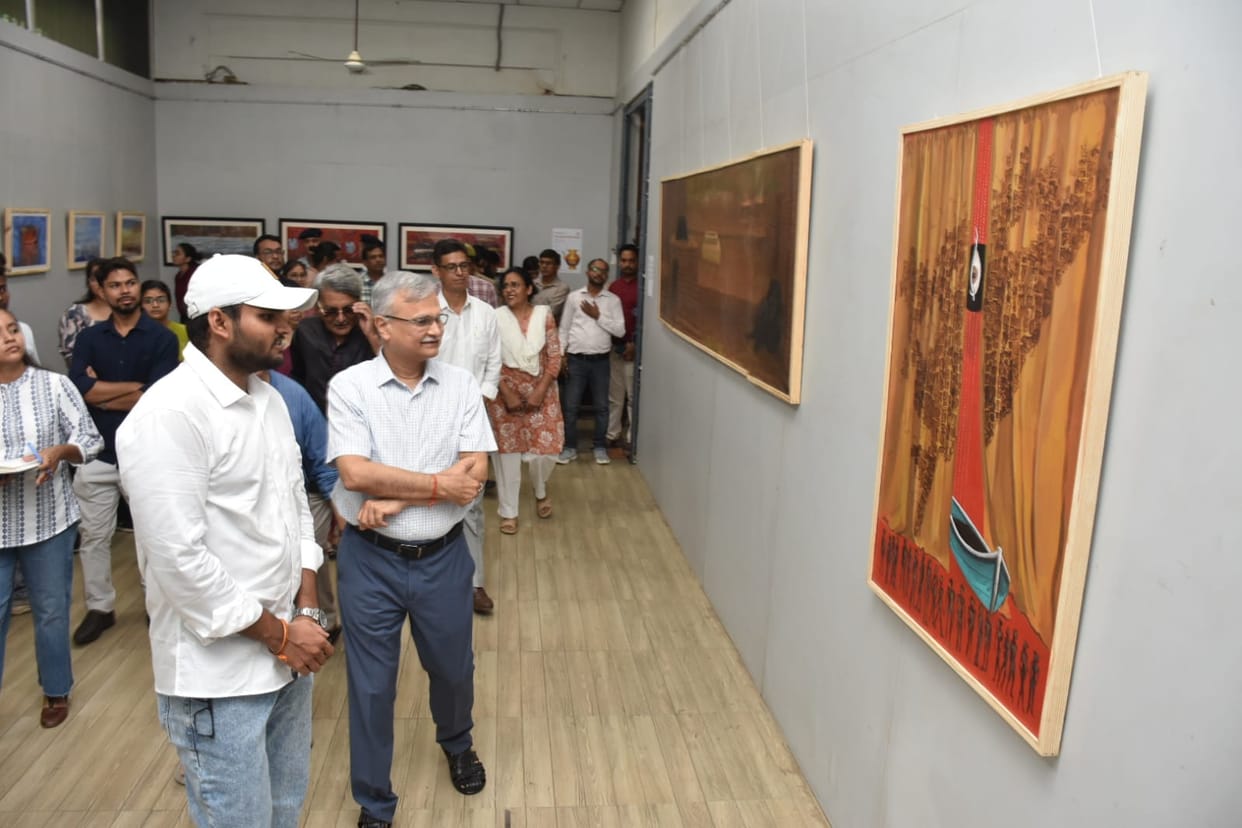 16 paintings themed around life, death, and salvation at the ghats were displayed at BHU