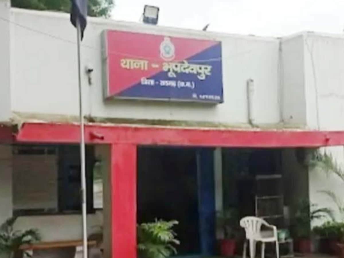 2.84 lakh vanished from a woman account amount was withdrawn without her consent and  victim approached police