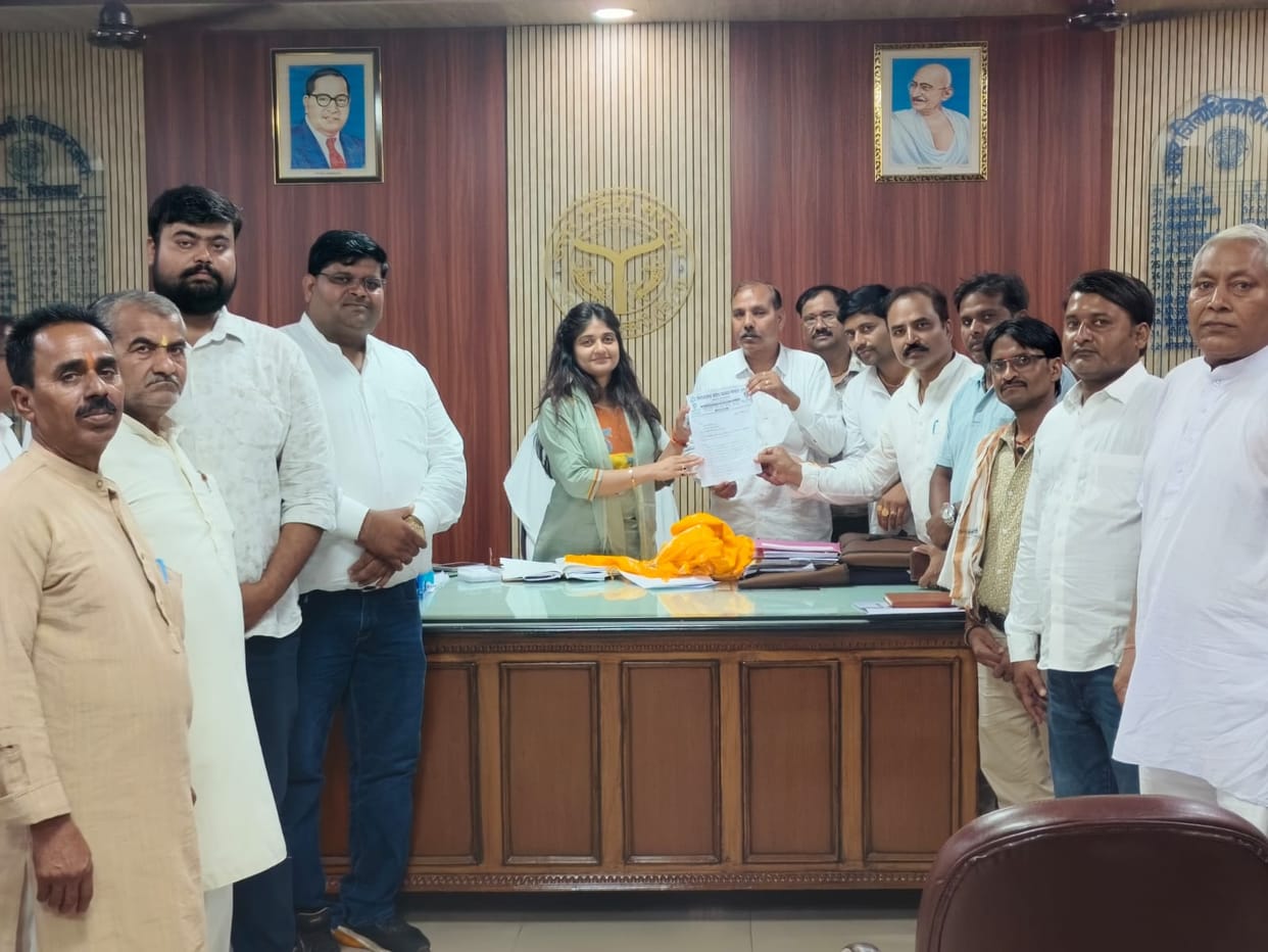 Traders protest against the Electricity Department; memorandum submitted to the ADM.