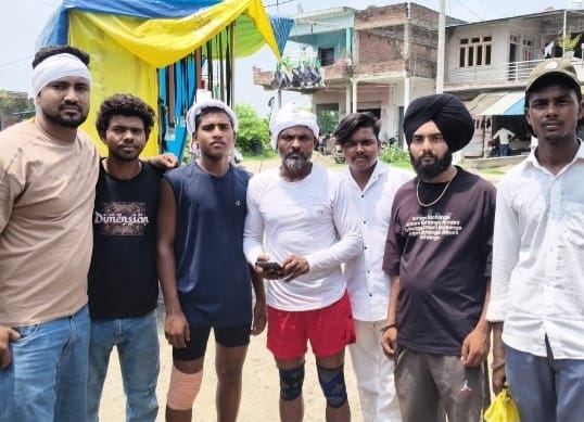 Uncle and nephew spread the message of de-addiction by running 170 km on foot