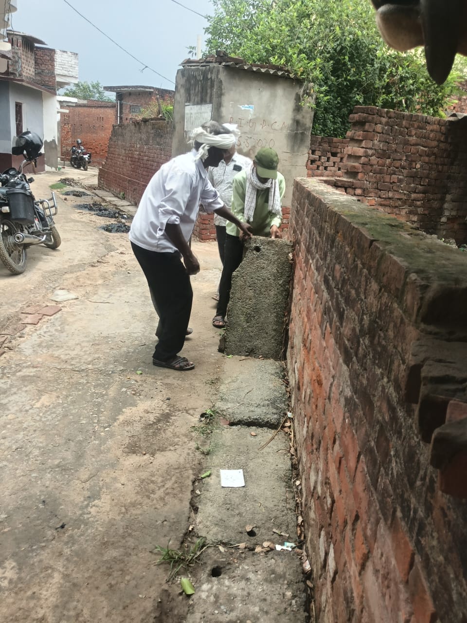 Sanitation workers cleaned streets and drains in 90 Gram Sabhas.