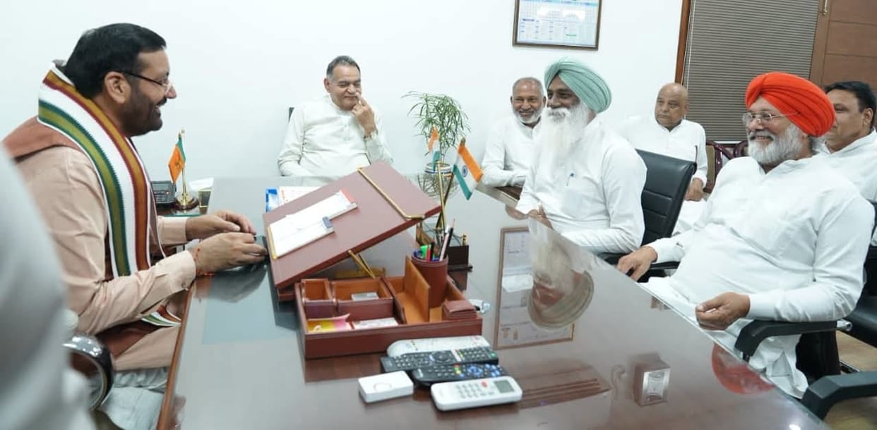 Efforts at reconciliation amidst the battle for the chair; municipal dispute reaches the CM's court