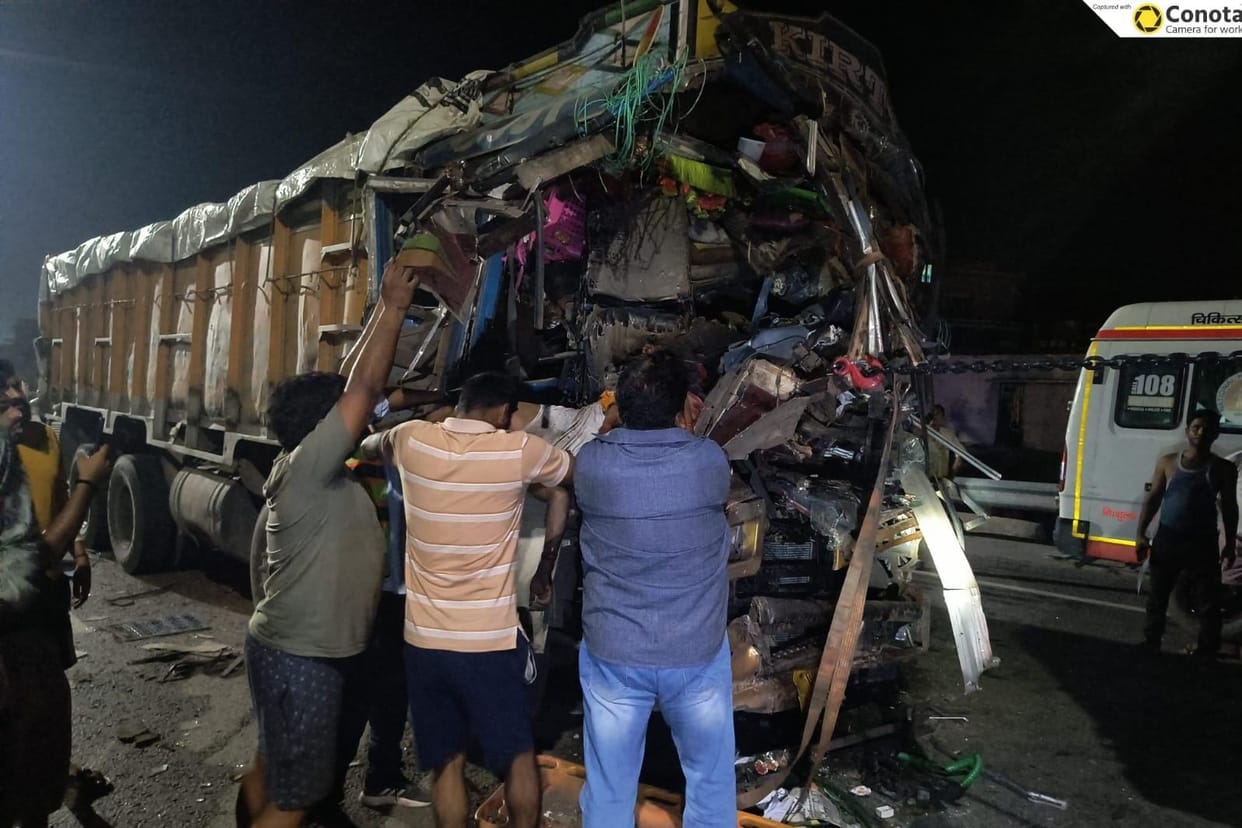 Truck crashes into stationary dumper; driver trapped in cabin for an hour and a half, dies in hospital.