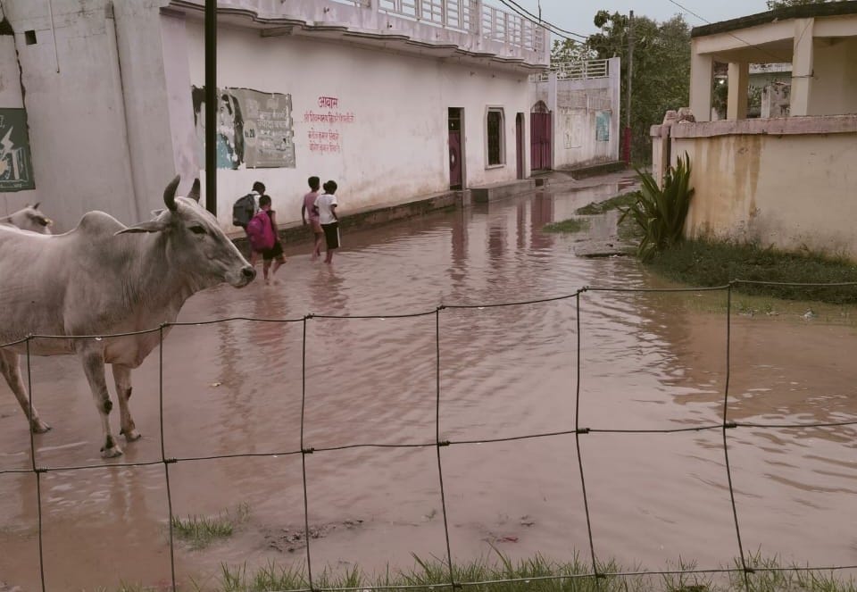 Waterlogging on the way to school; children slip and fall