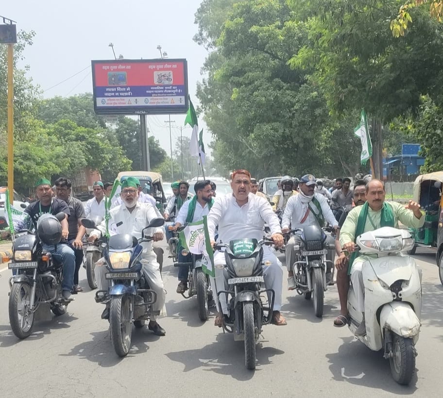 Farmers held a bike rally against the government's policies.