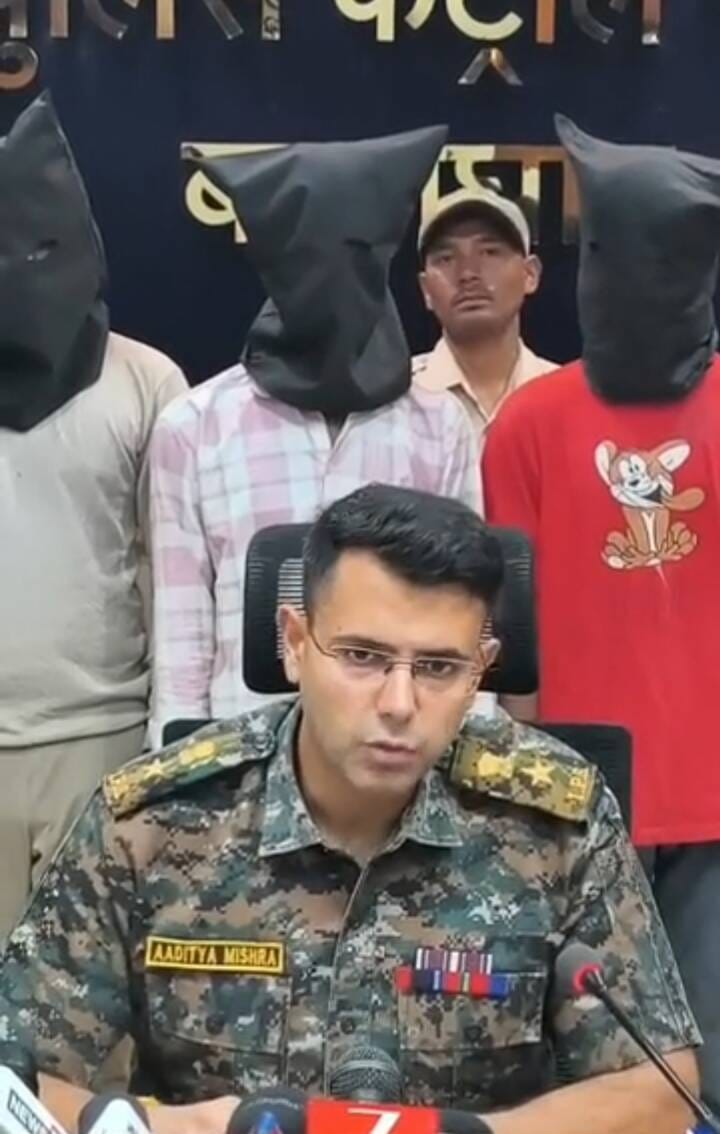 बालाघाट एसपी मामले की जानकारी देते हुए।