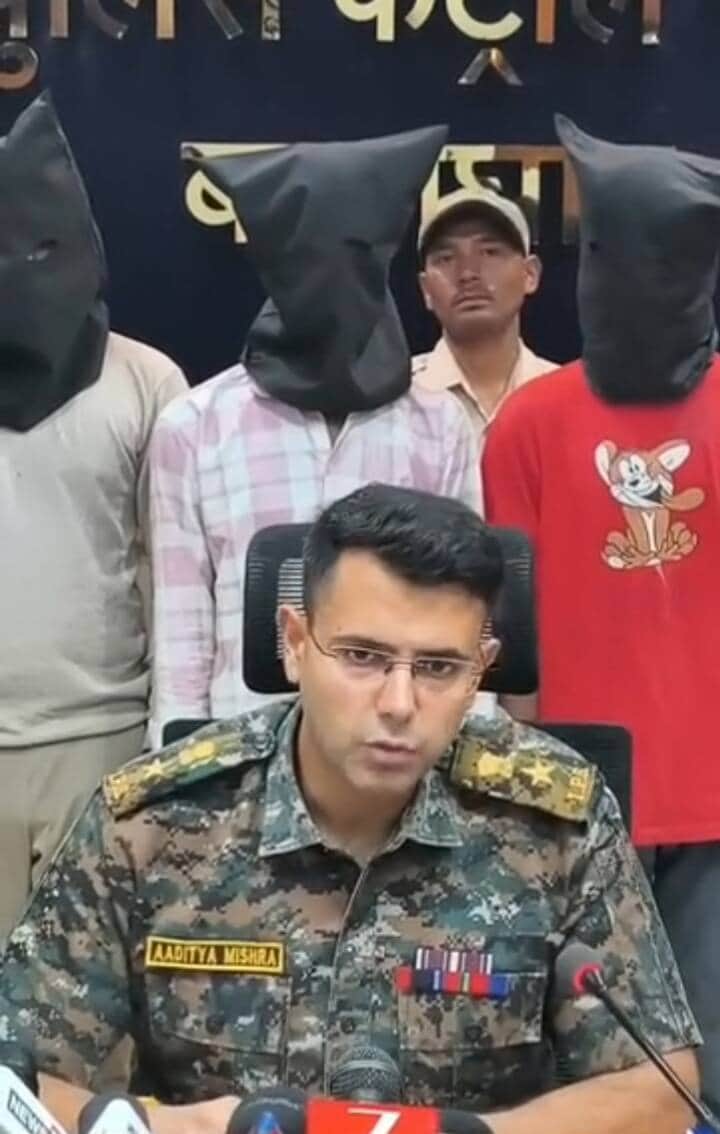 बालाघाट एसपी मामले की जानकारी देते हुए।