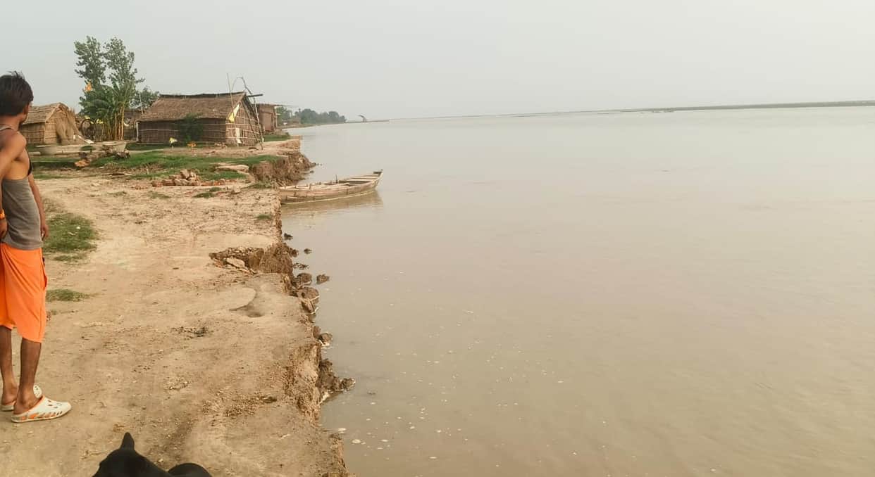 Saryu water level rising by 2 cm every hour; crisis deepening.