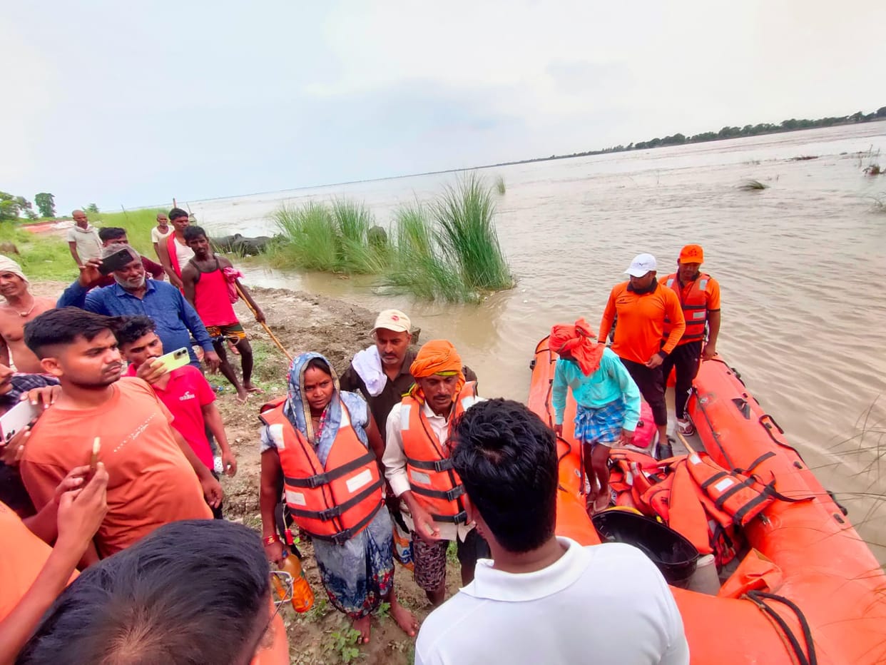 SDRF rescues couple stranded in the riverine tract (diara).