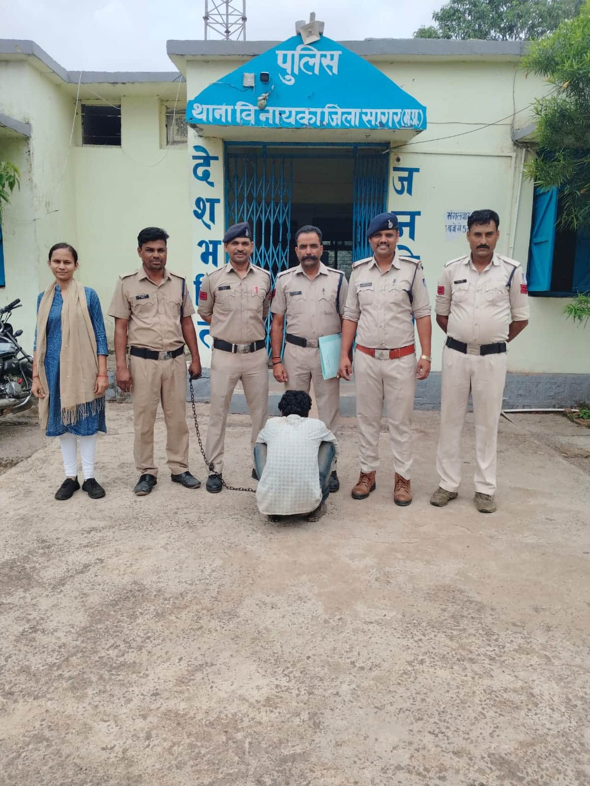 पुलिस गिरफ्त में आरोपी
