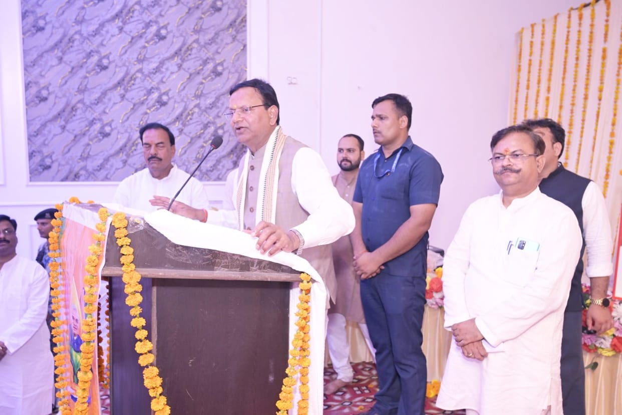 The intellectuals enumerated the merits of the schemes and also pointed out their shortcomings
