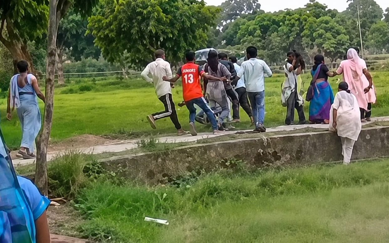 A fight broke out between two groups over cutting the road