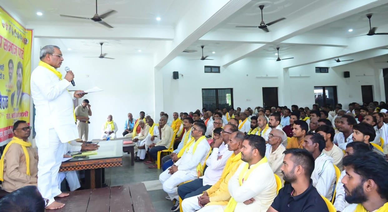 Omprakash brainstorms on conquering Zahurabad.