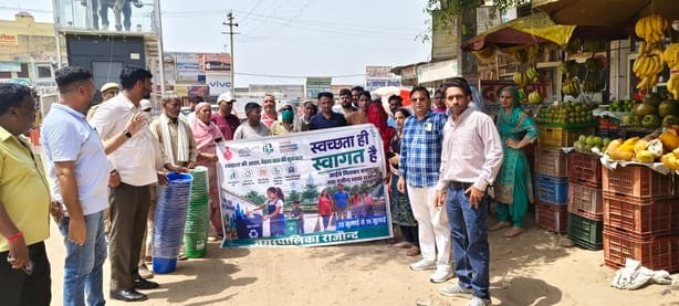Cleanliness drive in Rajaund; dustbins distributed door-to-door.