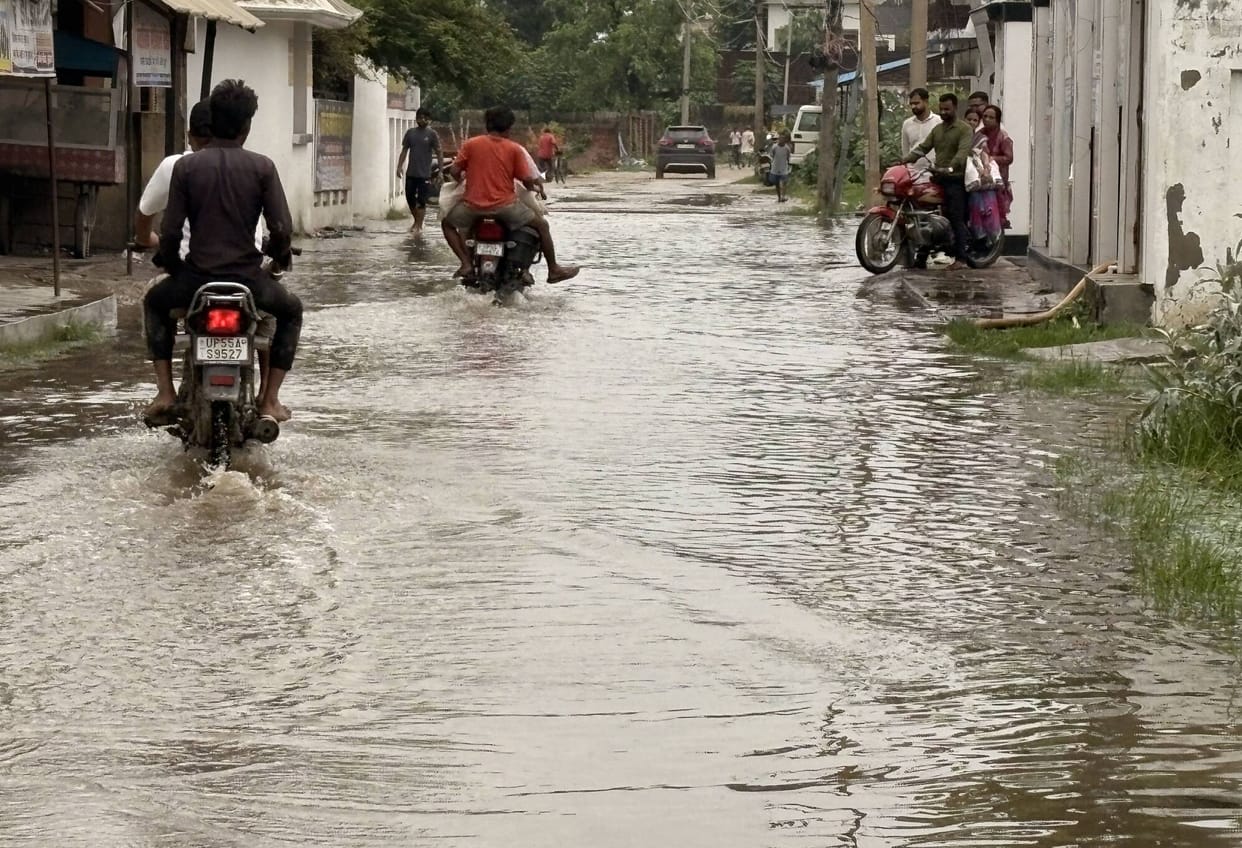 Rain leaves roads submerged; waterlogging exposes the hollowness of claims regarding drain cleaning.