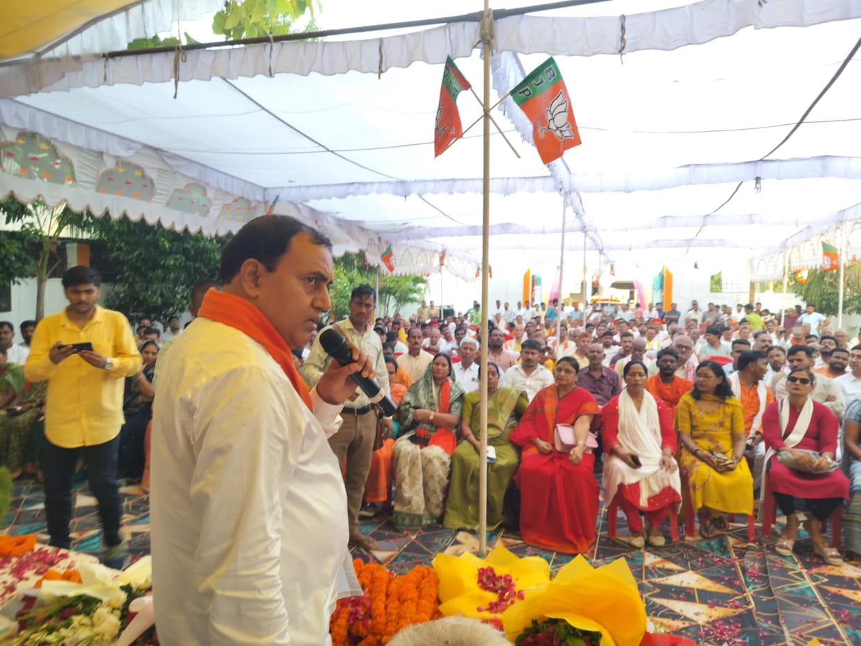 Responsibility of winning the election lies with the workers: Ashok