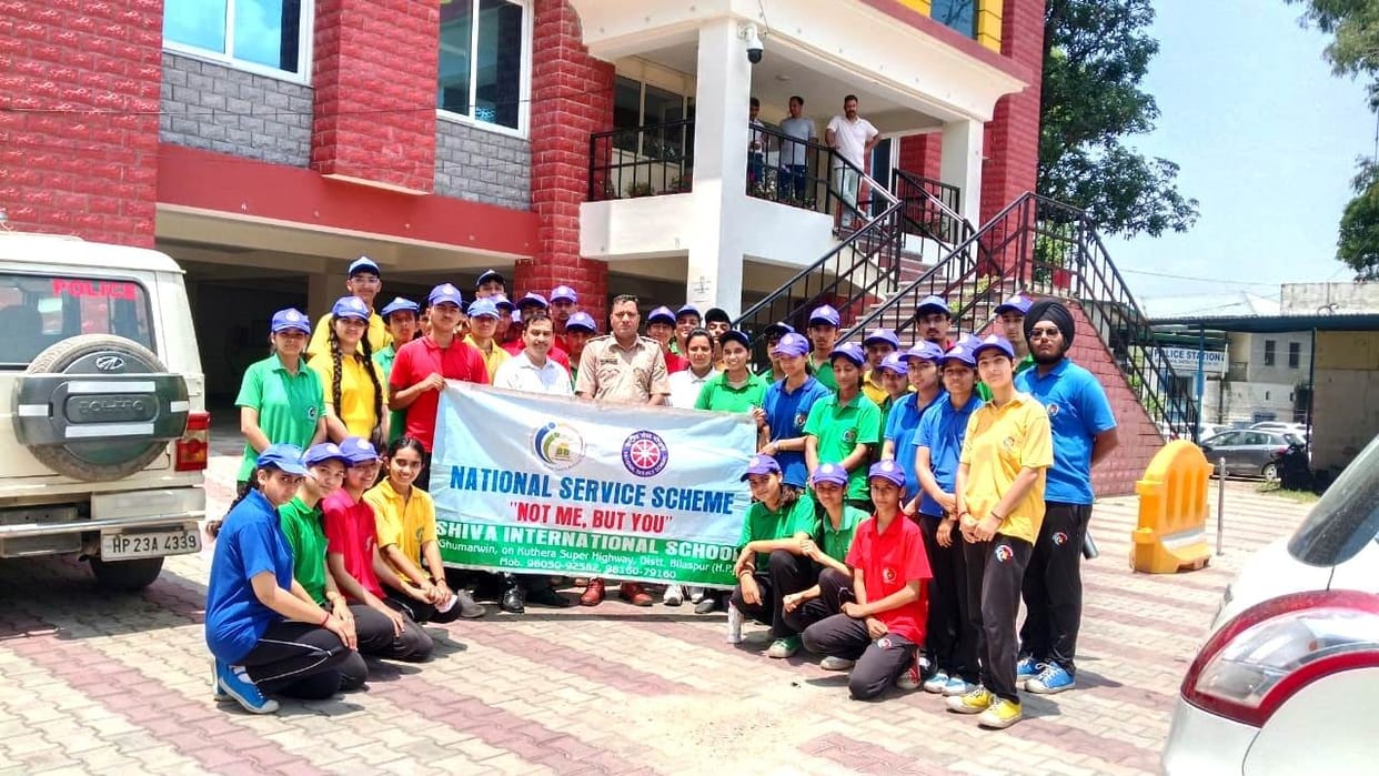 Volunteers visited the Ghumarwin police station.