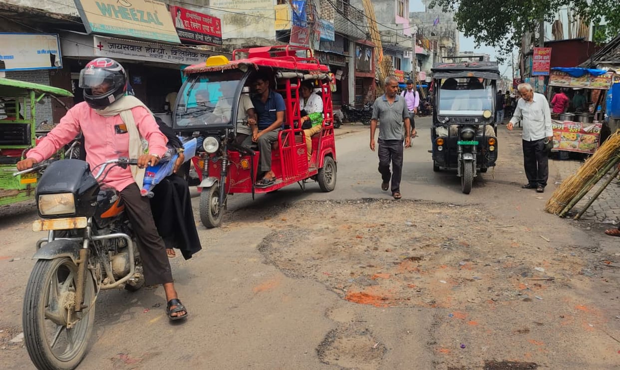 A new asphalt road will be built from Imli Square to Anand Cinema