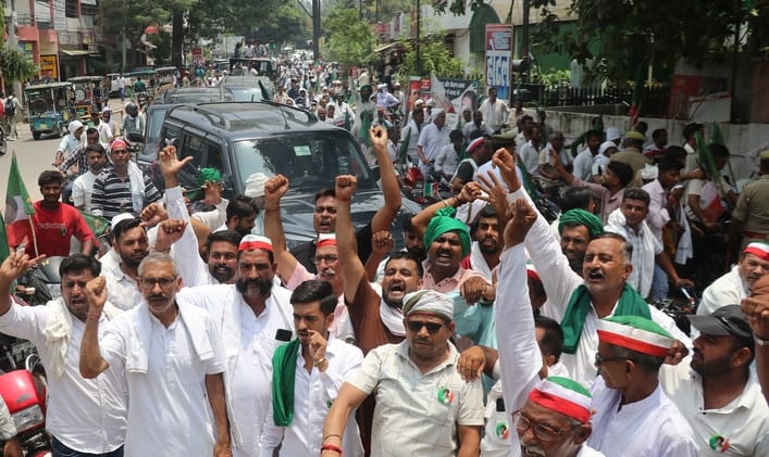 Farmers on the streets to protest the trade deal