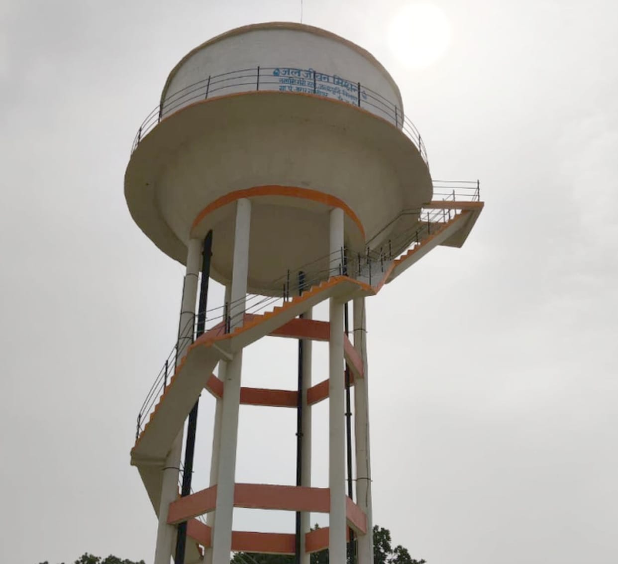 Water supply stalled for 10 days due to broken solar panels; 6,000 people left thirsty.