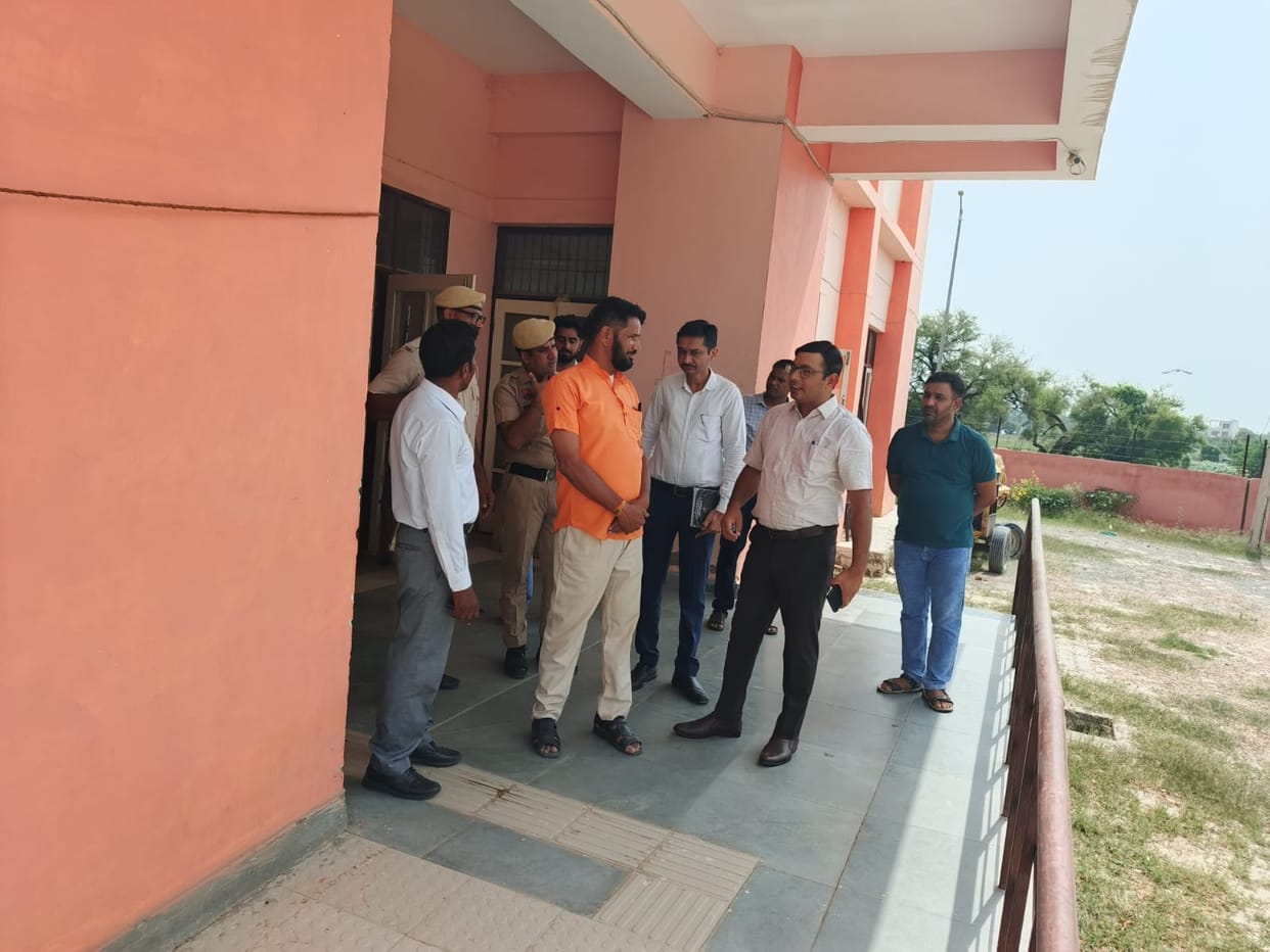 The judge inspected the facilities at the EVM warehouse.