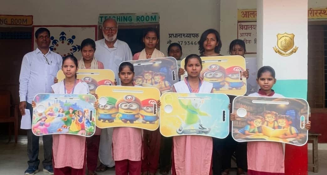 Distribution of foldable study tables appreciated, innovation in education becomes an example