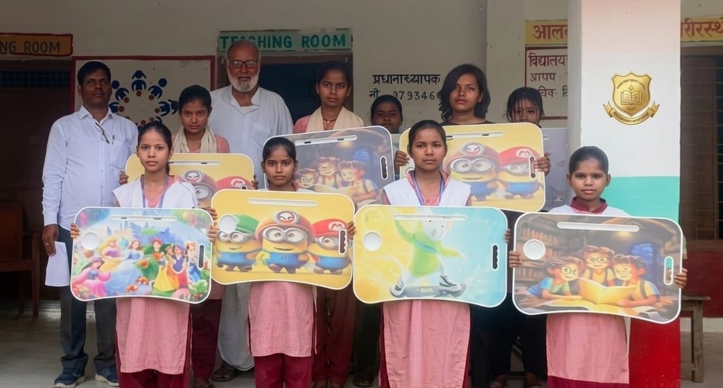 Distribution of foldable study tables appreciated, innovation in education becomes an example