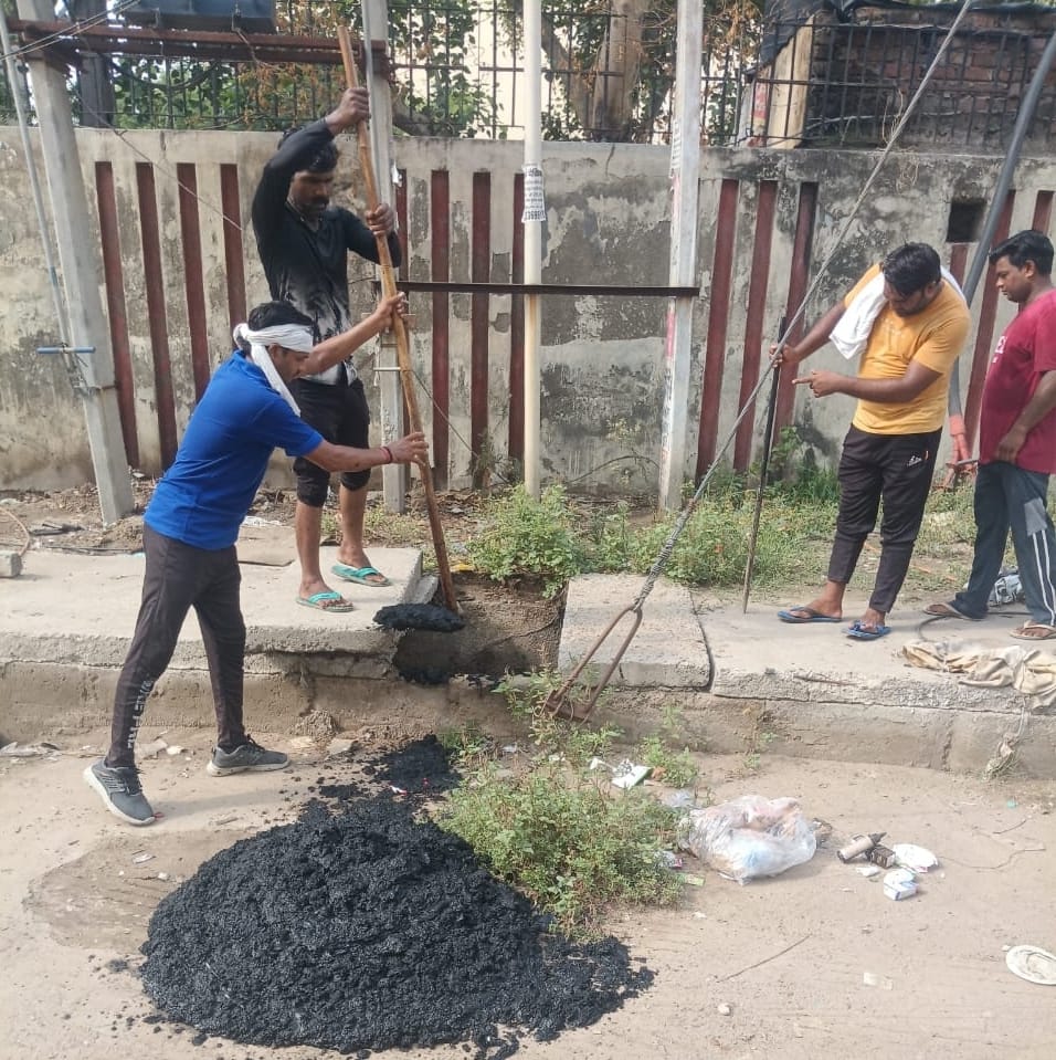 Chairperson raises questions regarding drain cleaning tender; DMC issues directives.